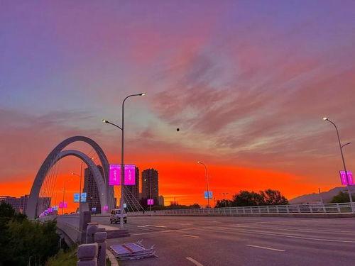 朝陽天空成驚艷