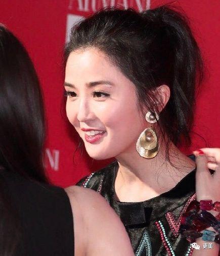 女星黑料女曝吃瓜網(wǎng)站,女星黑料曝光，吃瓜網(wǎng)站成焦點